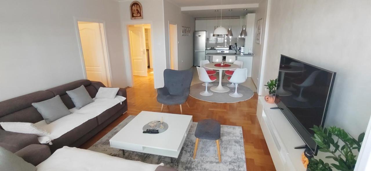 Lux Apartman Ava Kikinda Dış mekan fotoğraf